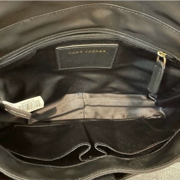 Marc Jacobs Black Nylon Flap Messenger Bag with Gold Logo - Picture 6 of 7